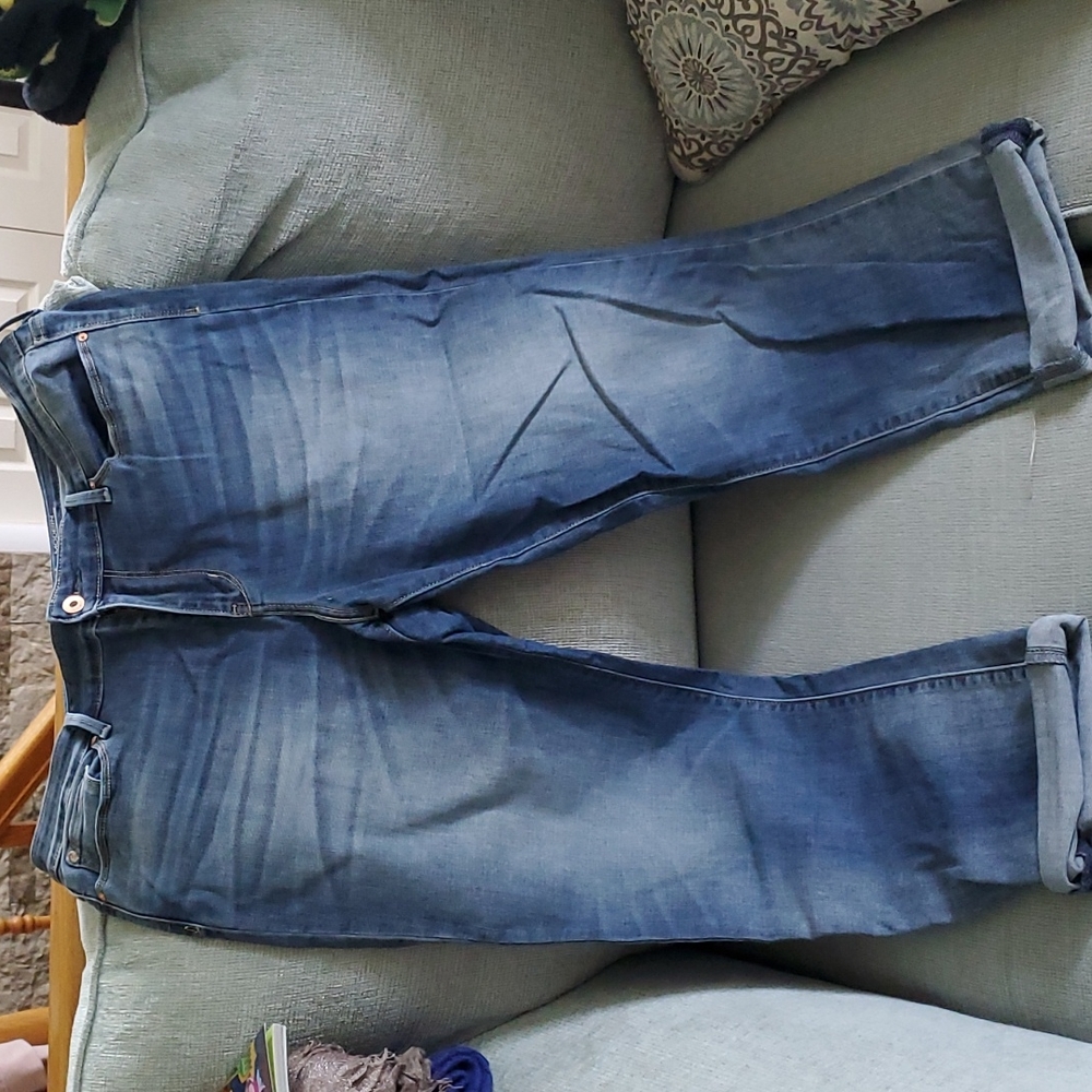 Women's capri jeans